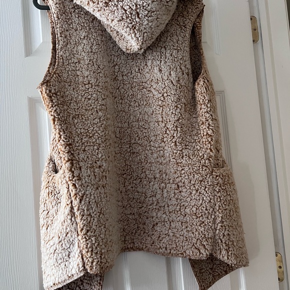 Love Tree Long Sherpa Vest - Picture 2 of 5
